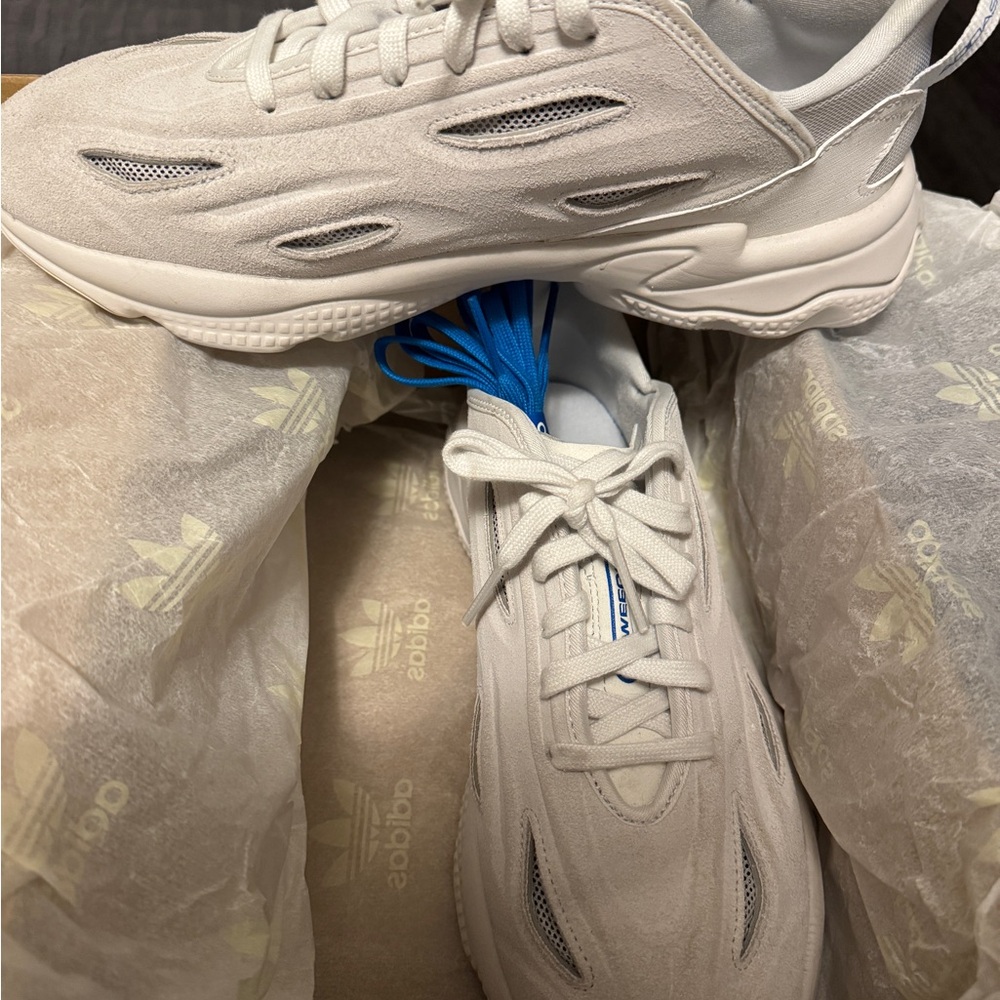 Adidas Men's White and Blue Ozeeego Celox Sneakers Size 11 - Picture 2 of 3